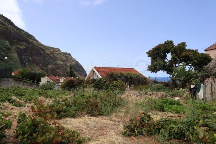Terreno para Venda em Porto Moniz Foto 4