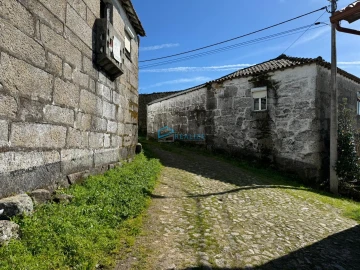Moradia T4 para Venda em Mouçós e Lamares