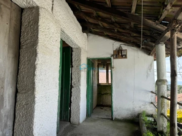 Moradia T4 para Venda em Mouçós e Lamares