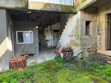 Moradia T4 para Venda em Mouçós e Lamares