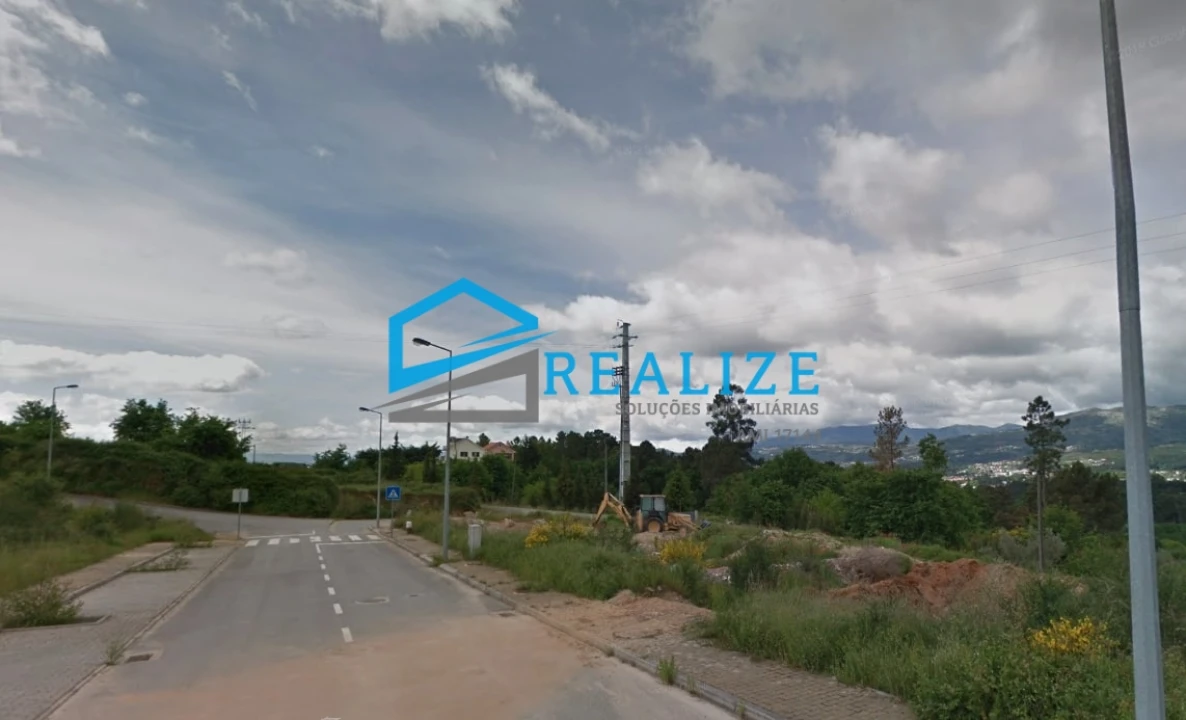 Terreno para Venda em Borbela e Lamas de Olo Foto 3