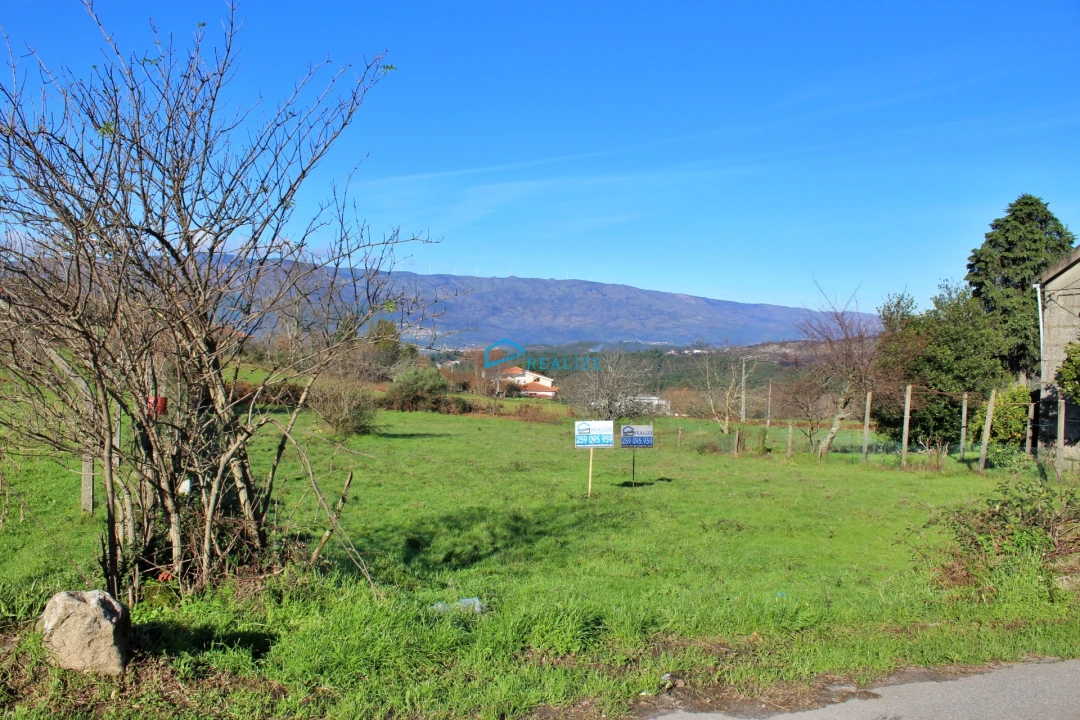 Terreno para Venda em Mouçós e Lamares Foto 3