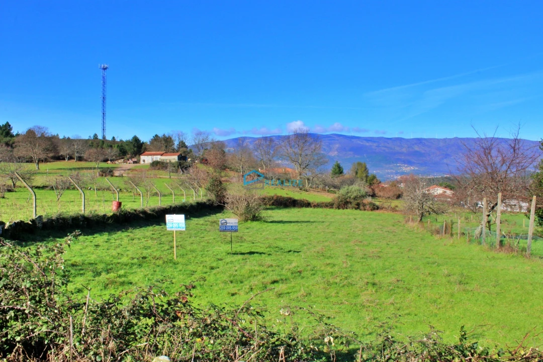 Terreno para Venda em Mouçós e Lamares Foto 1