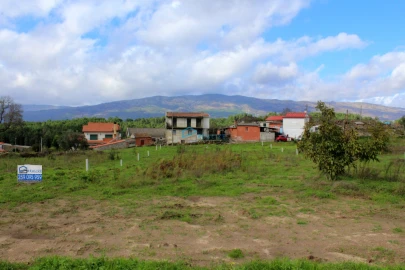 Terreno para Venda em Mouçós e Lamares