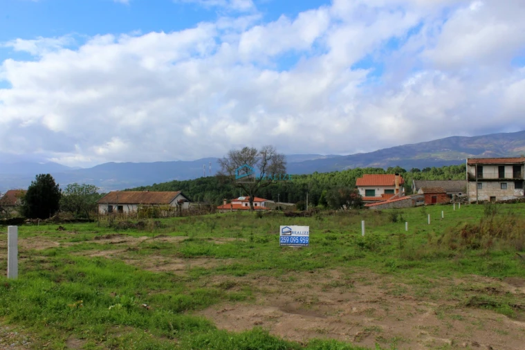 Terreno para Venda em Mouçós e Lamares Foto 4