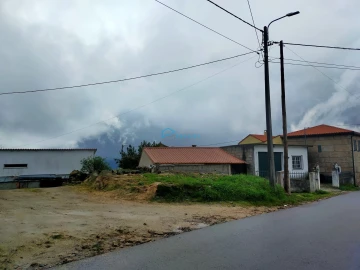 Moradia T0 para Venda em Mouçós e Lamares