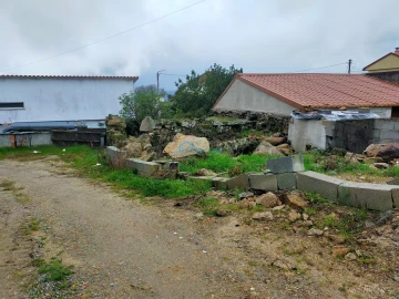 Moradia T0 para Venda em Mouçós e Lamares