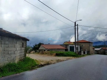Moradia T0 para Venda em Mouçós e Lamares