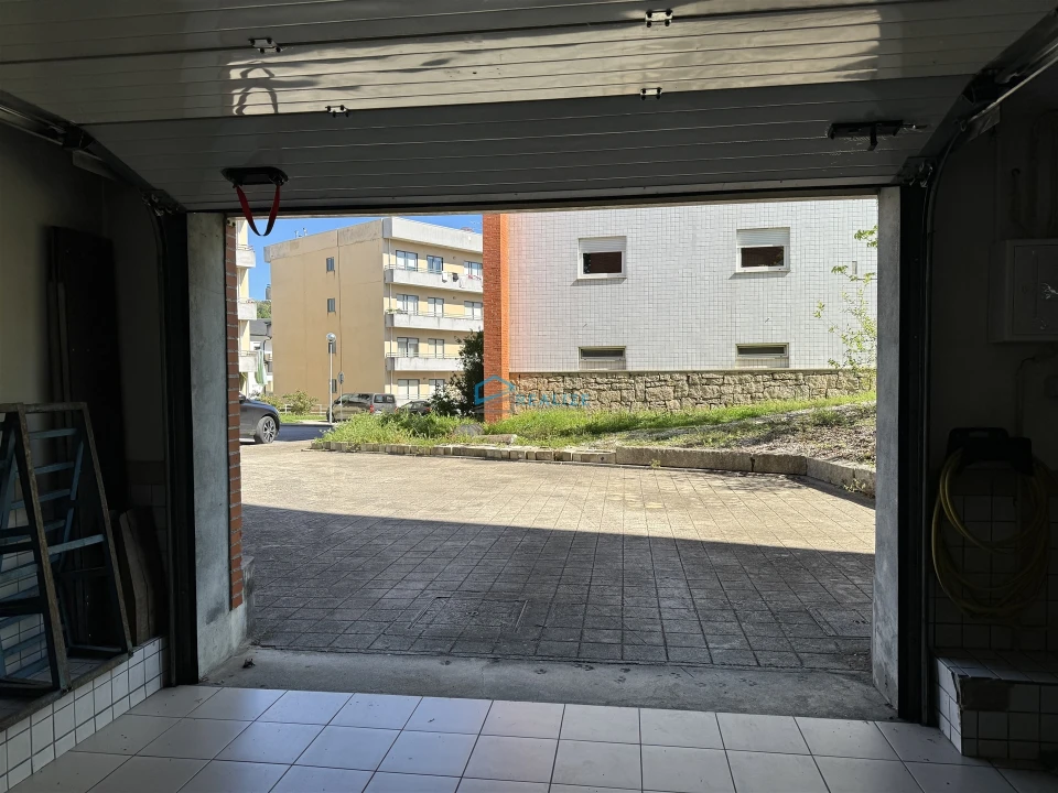 Armazém para Venda em Lordelo Foto 2