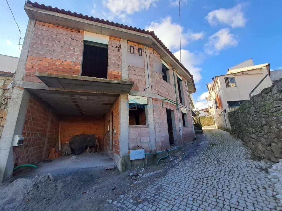 Moradia T3 para Venda em Alijo Foto 4