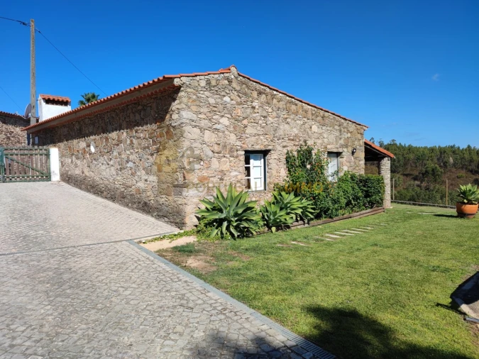 Quinta T2 para Venda em Serra e Junceira Foto 24