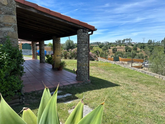 Quinta T2 para Venda em Serra e Junceira Foto 5