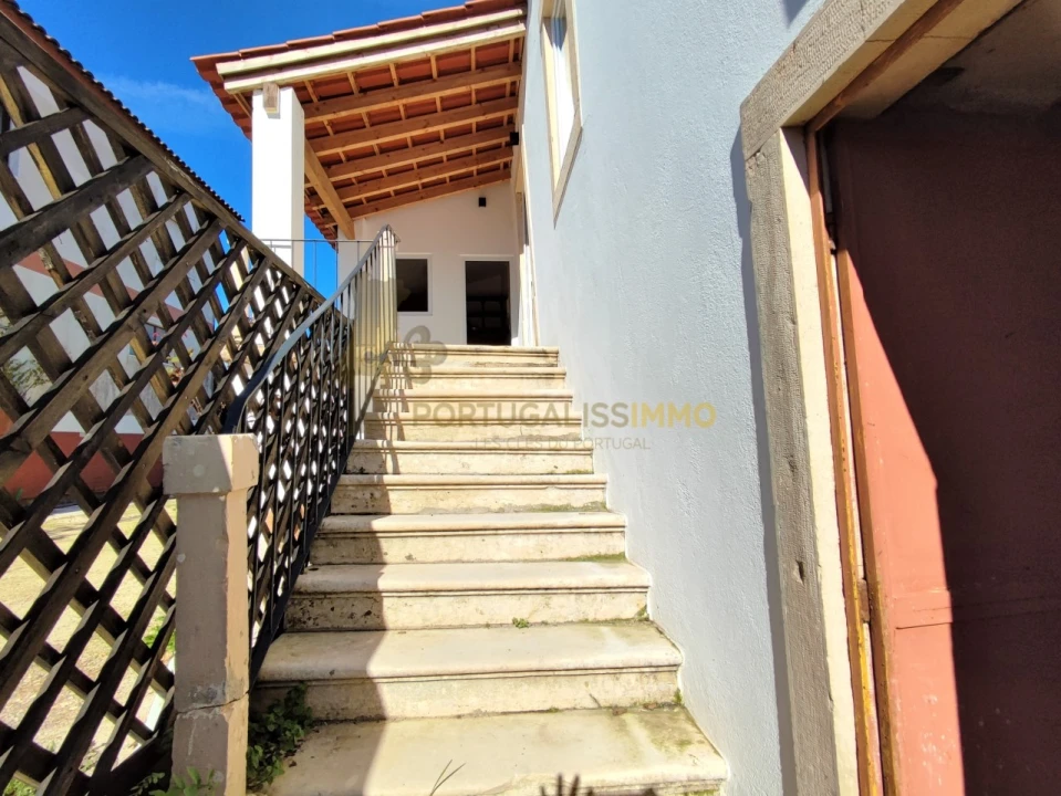 Moradia T3 para Venda em Além da Ribeira e Pedreira Foto 3