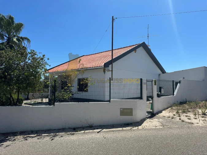 Moradia T3 para Venda em Chãos Foto 2