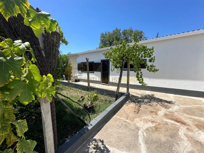 Moradia T3 para Venda em Chãos Foto 34