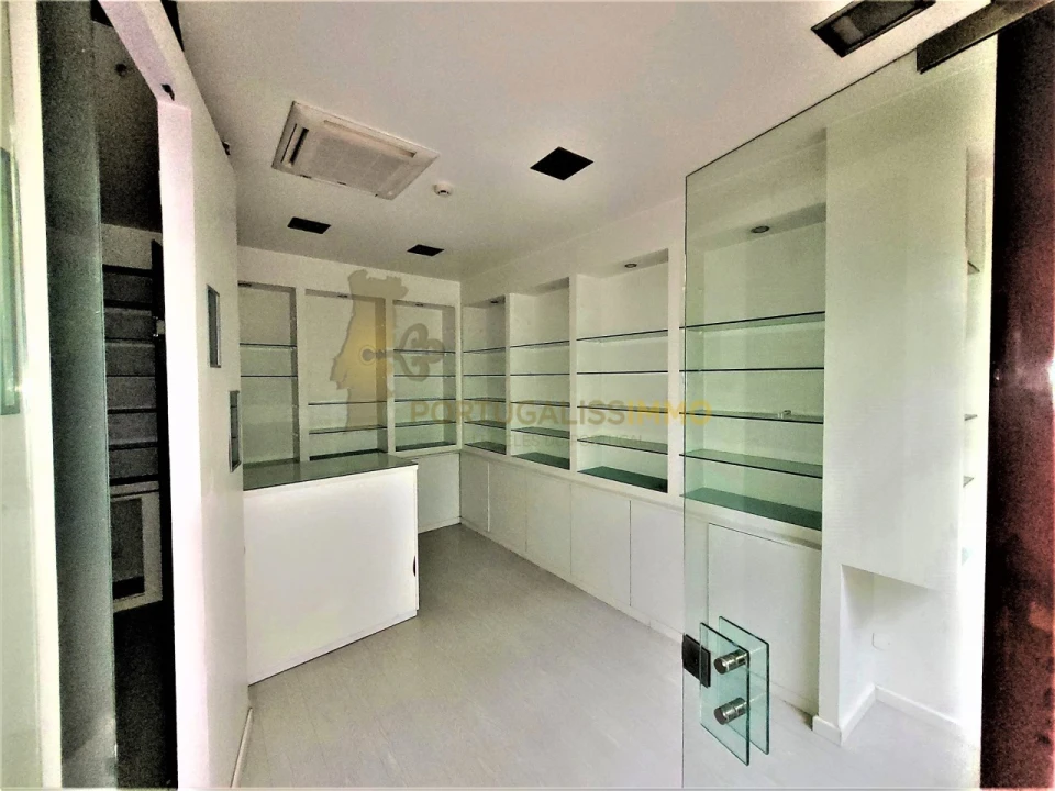 Loja para Arrendamento em São João Baptista e Santa Maria dos Olivais Foto 4