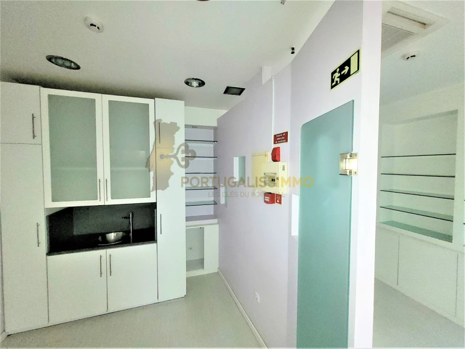 Loja para Arrendamento em São João Baptista e Santa Maria dos Olivais Foto 2