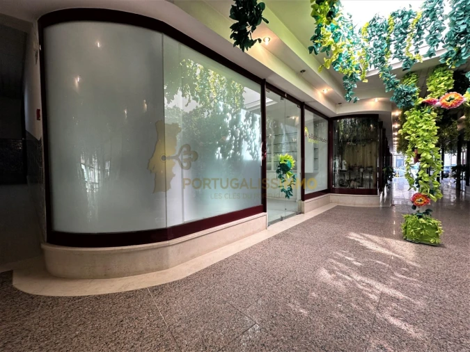 Loja para Arrendamento em São João Baptista e Santa Maria dos Olivais Foto 10