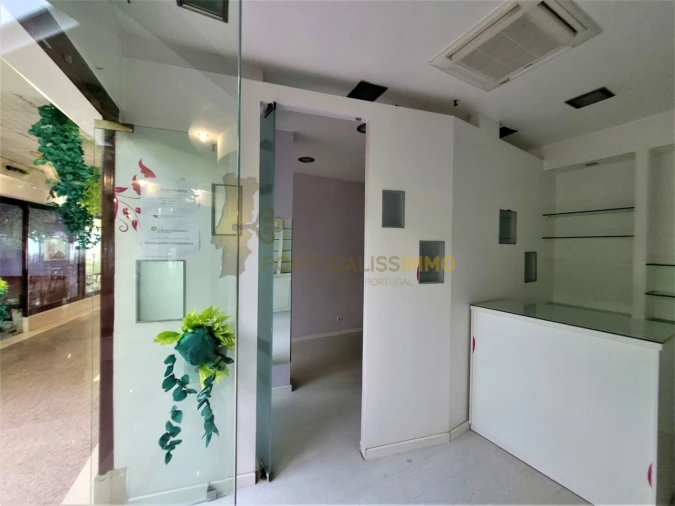 Loja para Arrendamento em São João Baptista e Santa Maria dos Olivais Foto 3