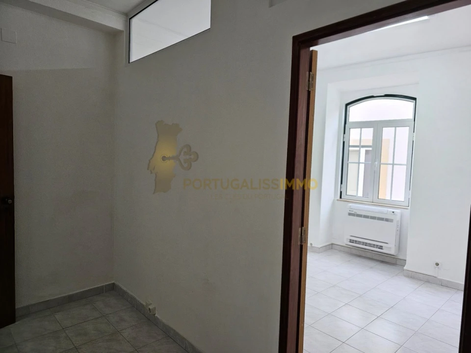 Escritório para Arrendamento em São João Baptista e Santa Maria dos Olivais Foto 8