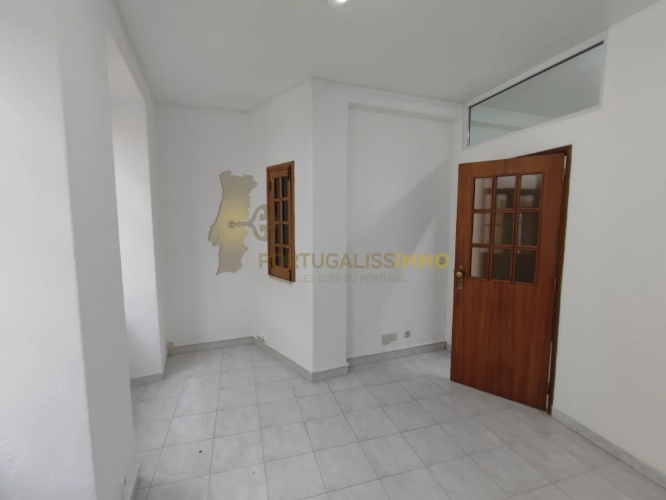 Escritório para Arrendamento em São João Baptista e Santa Maria dos Olivais Foto 12