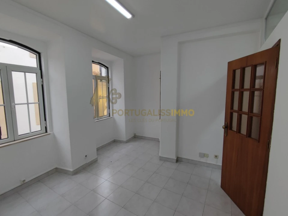 Escritório para Arrendamento em São João Baptista e Santa Maria dos Olivais Foto 13