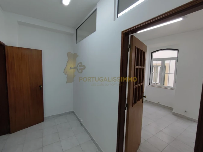 Escritório para Arrendamento em São João Baptista e Santa Maria dos Olivais Foto 7