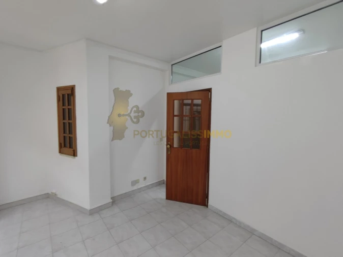 Escritório para Arrendamento em São João Baptista e Santa Maria dos Olivais Foto 10
