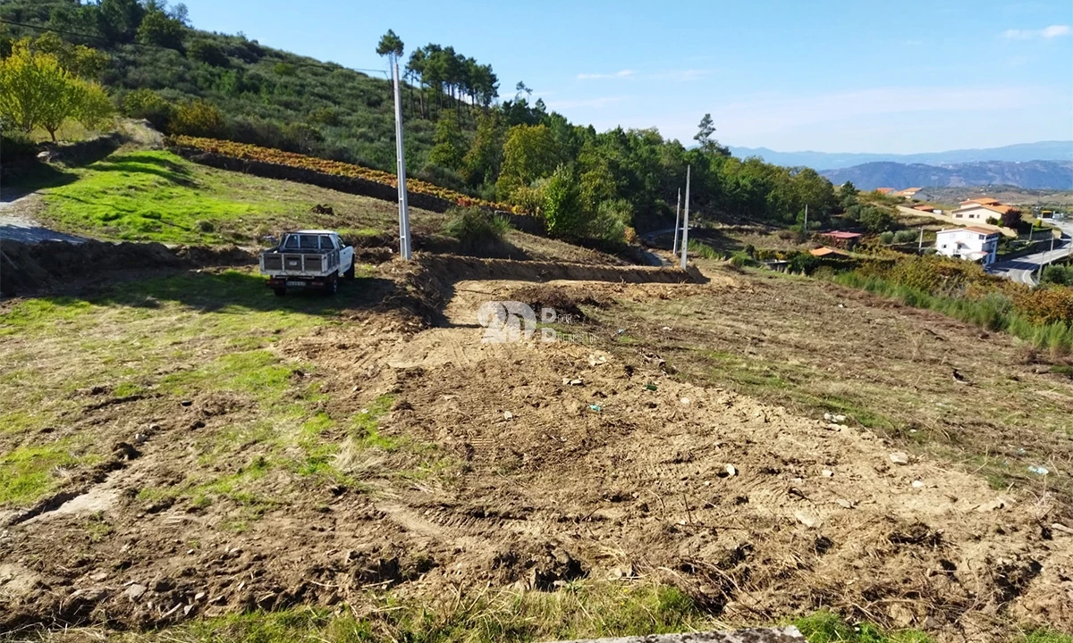 Terreno para Venda em Barcos e Santa Leocádia Foto 3