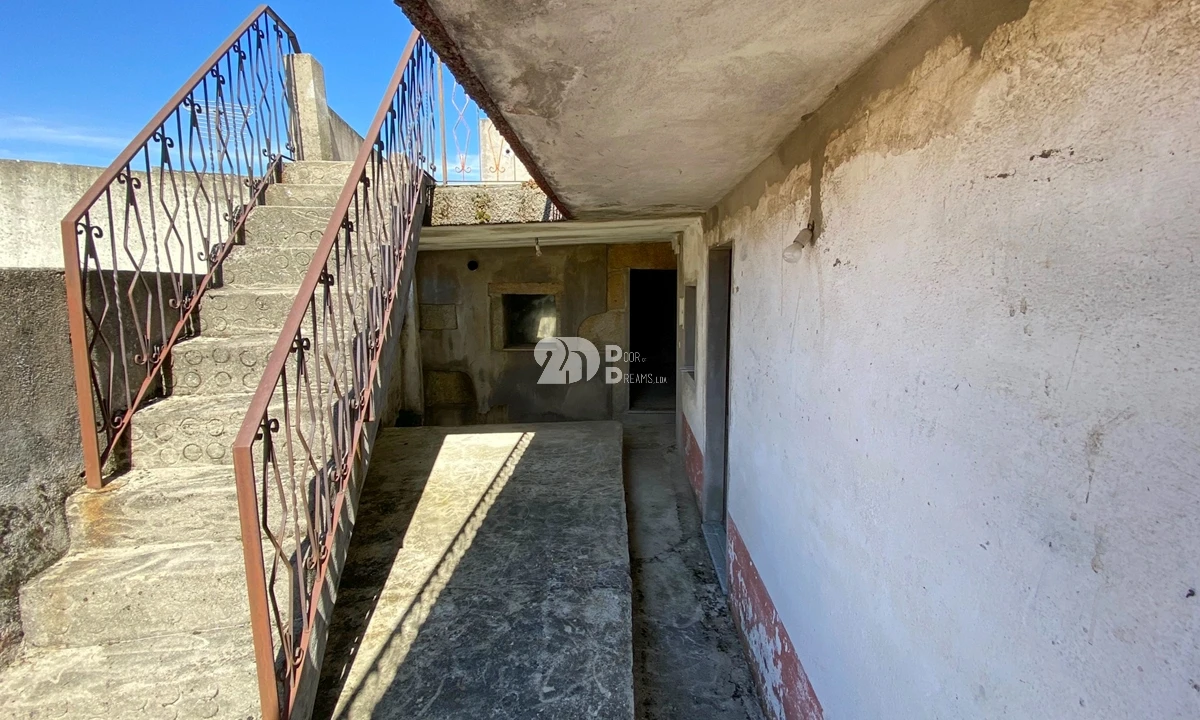 Moradia T3 para Venda em Barcos e Santa Leocádia Foto 4