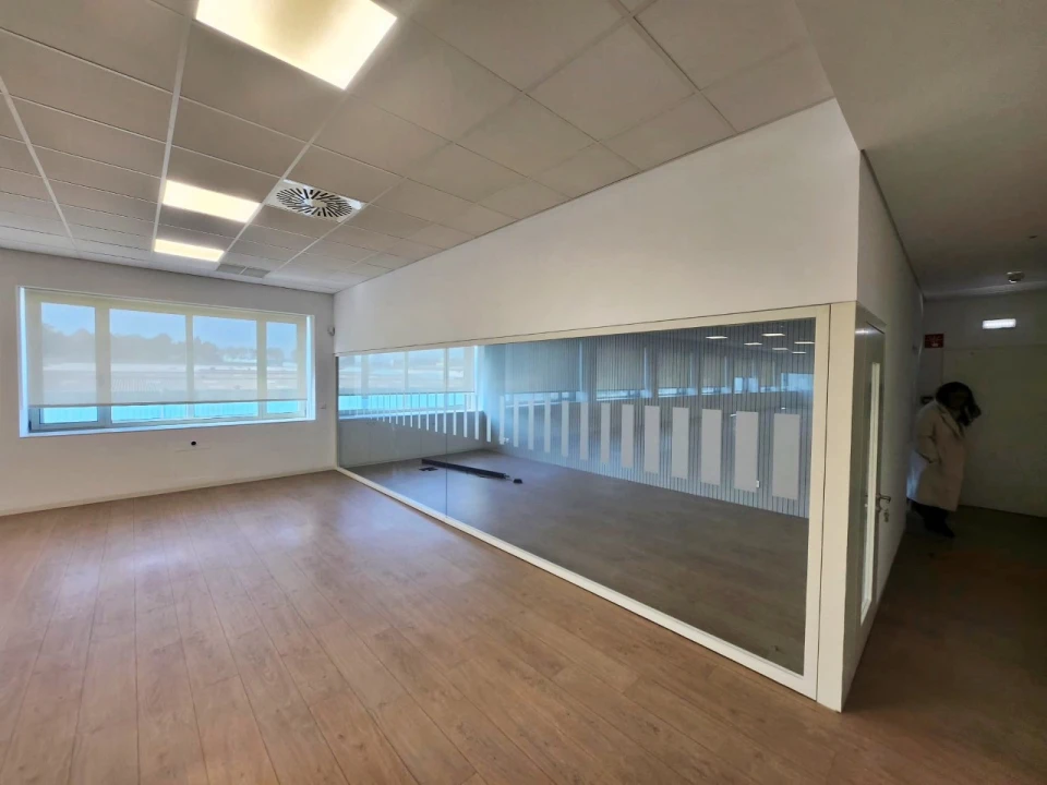 Escritório para Arrendamento em Castêlo da Maia Foto 3