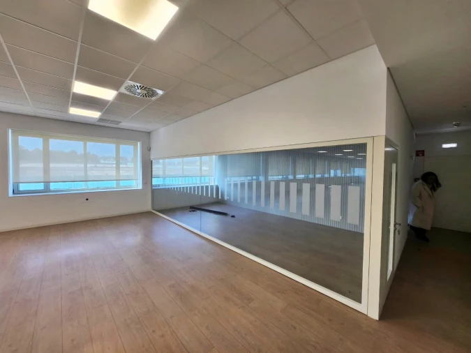 Escritório para Arrendamento em Castêlo da Maia Foto 3