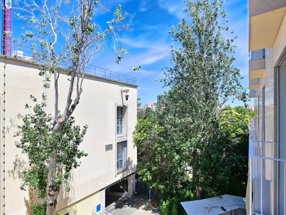 Apartamento T2 para Venda em Areeiro Foto 15