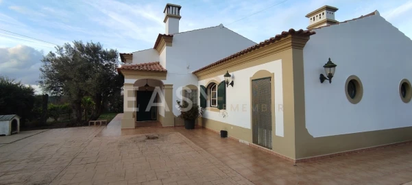 Moradia T4 para Venda em São Bartolomeu de Messines