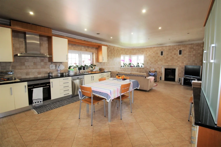 Moradia T4 para Venda em Regueira de Pontes Foto 8