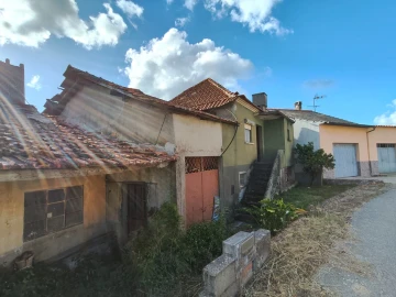 Moradia T3 para Venda em Santiago e São Simão de Litém e Albergaria dos Doze