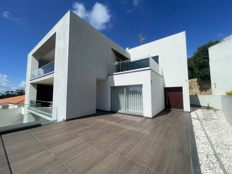 Moradia T4 para Venda em Nazare Foto 1