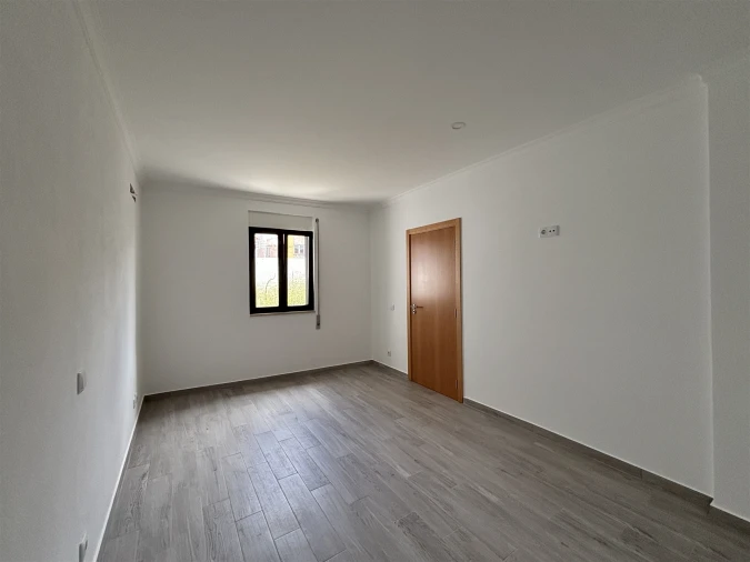 Prédio para Venda em Vieira de Leiria Foto 5