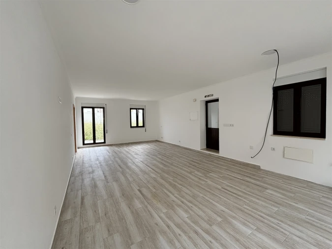 Prédio para Venda em Vieira de Leiria Foto 6