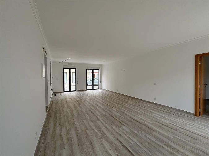 Prédio para Venda em Vieira de Leiria Foto 3