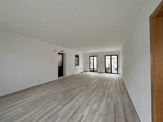 Prédio para Venda em Vieira de Leiria Foto 2