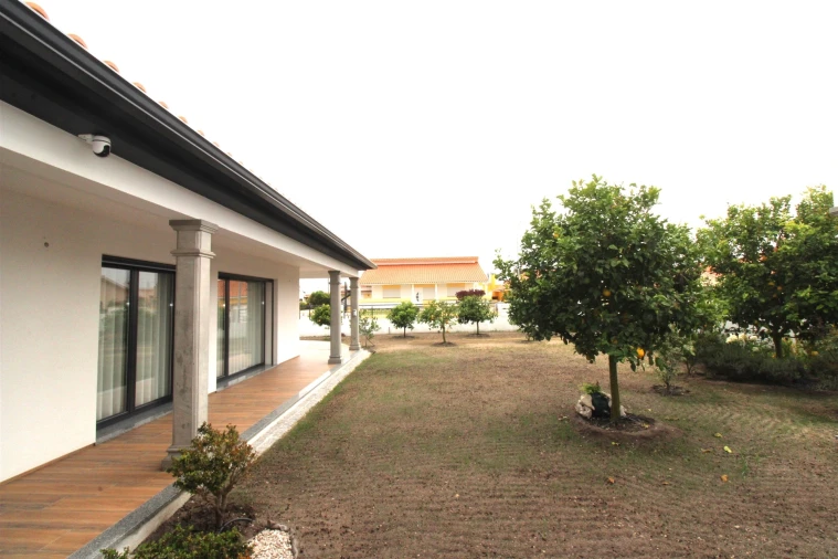 Moradia T2 para Venda em Vieira de Leiria Foto 4