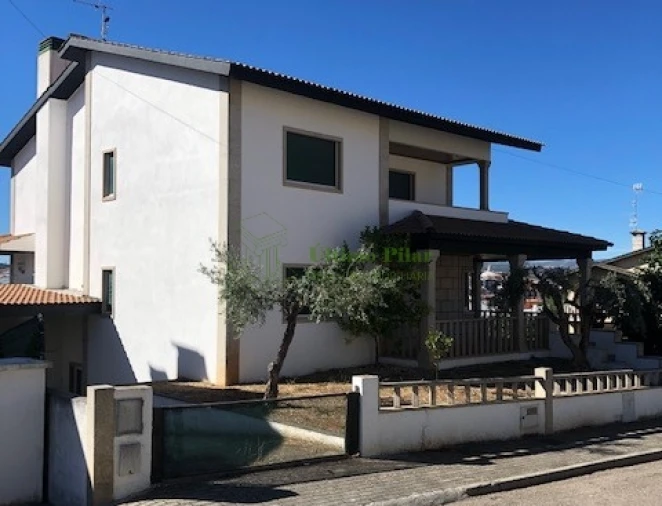 Moradia T5 para Venda em Sé, Santa Maria e Meixedo Foto 1