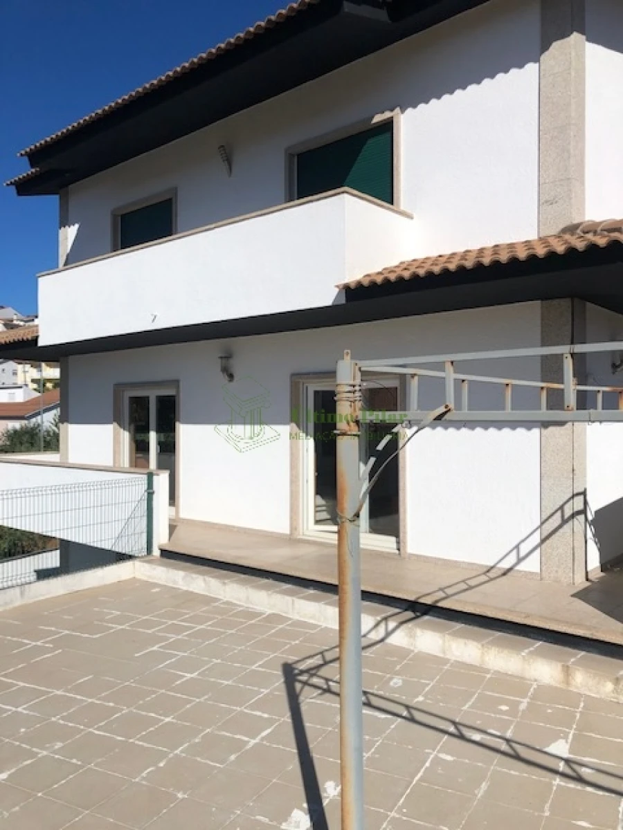 Moradia T5 para Venda em Sé, Santa Maria e Meixedo Foto 5