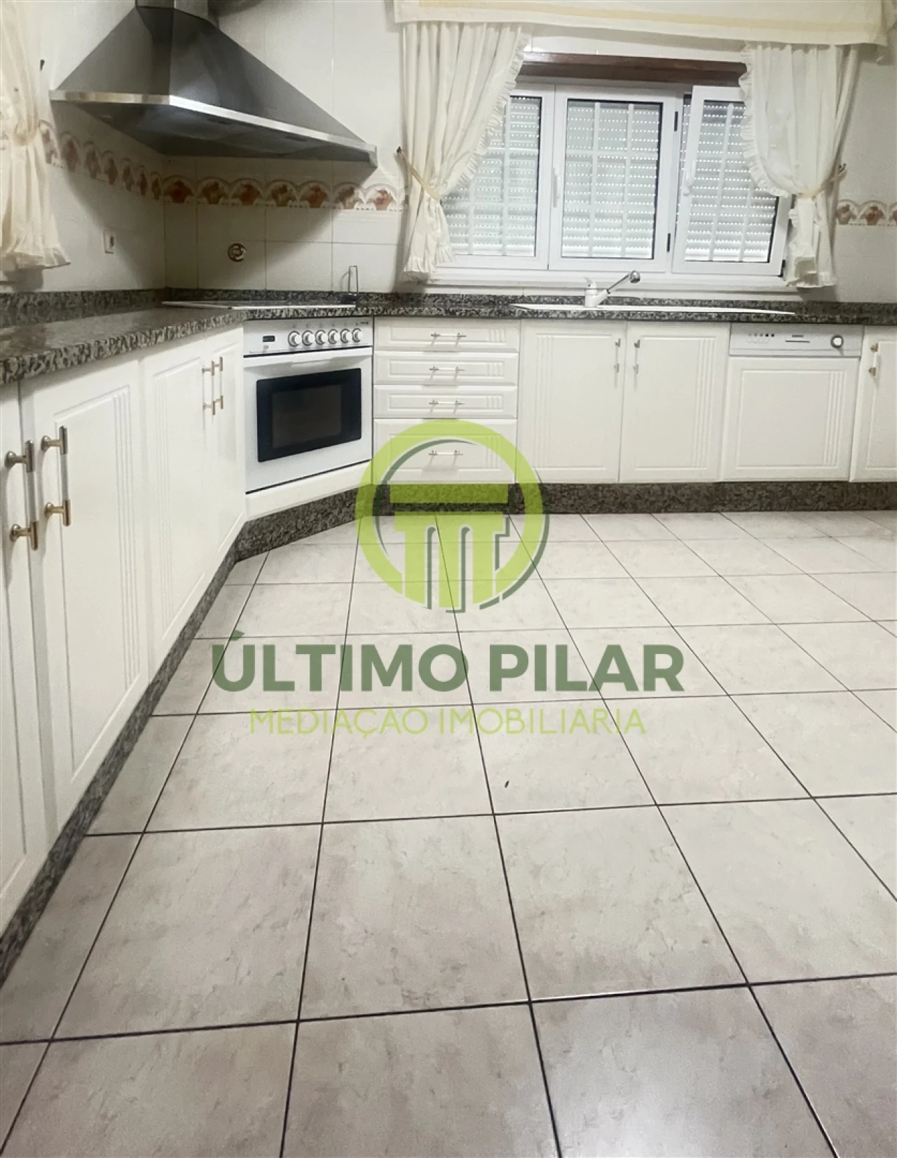 Moradia T4 para Venda em Sé, Santa Maria e Meixedo Foto 18