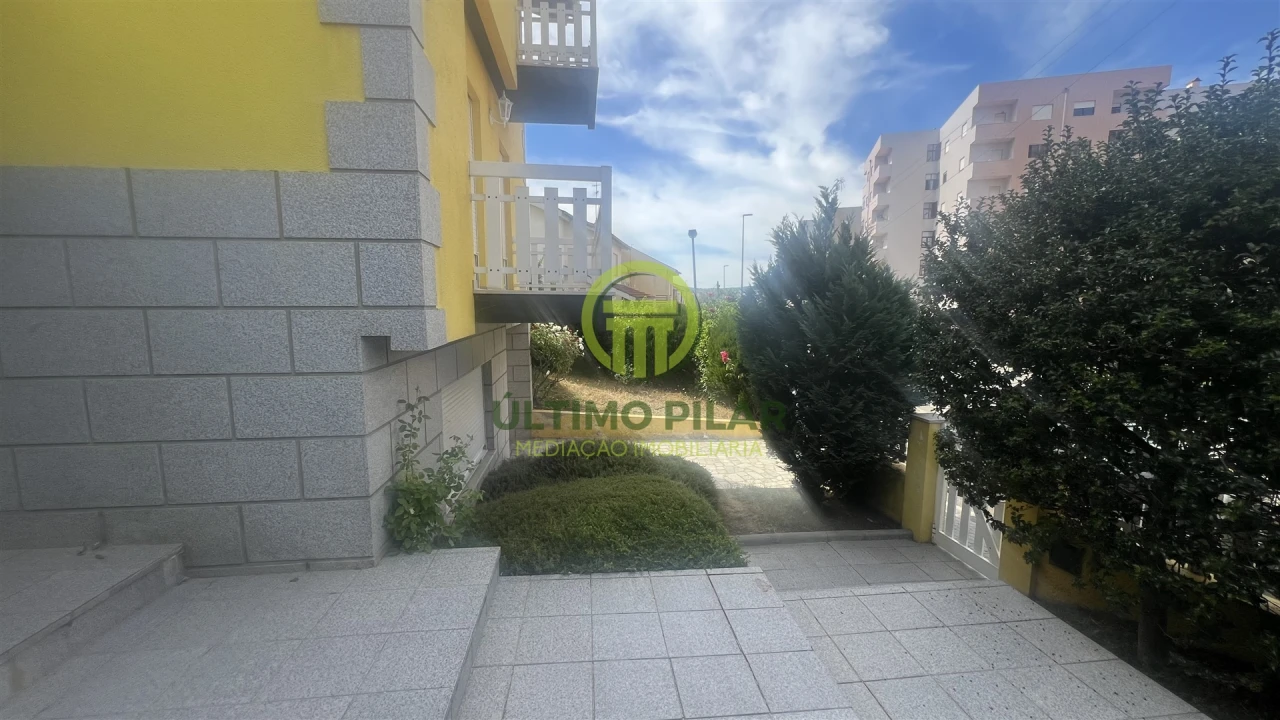 Moradia T4 para Venda em Sé, Santa Maria e Meixedo Foto 6