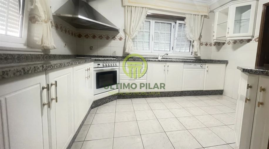 Moradia T4 para Venda em Sé, Santa Maria e Meixedo Foto 17