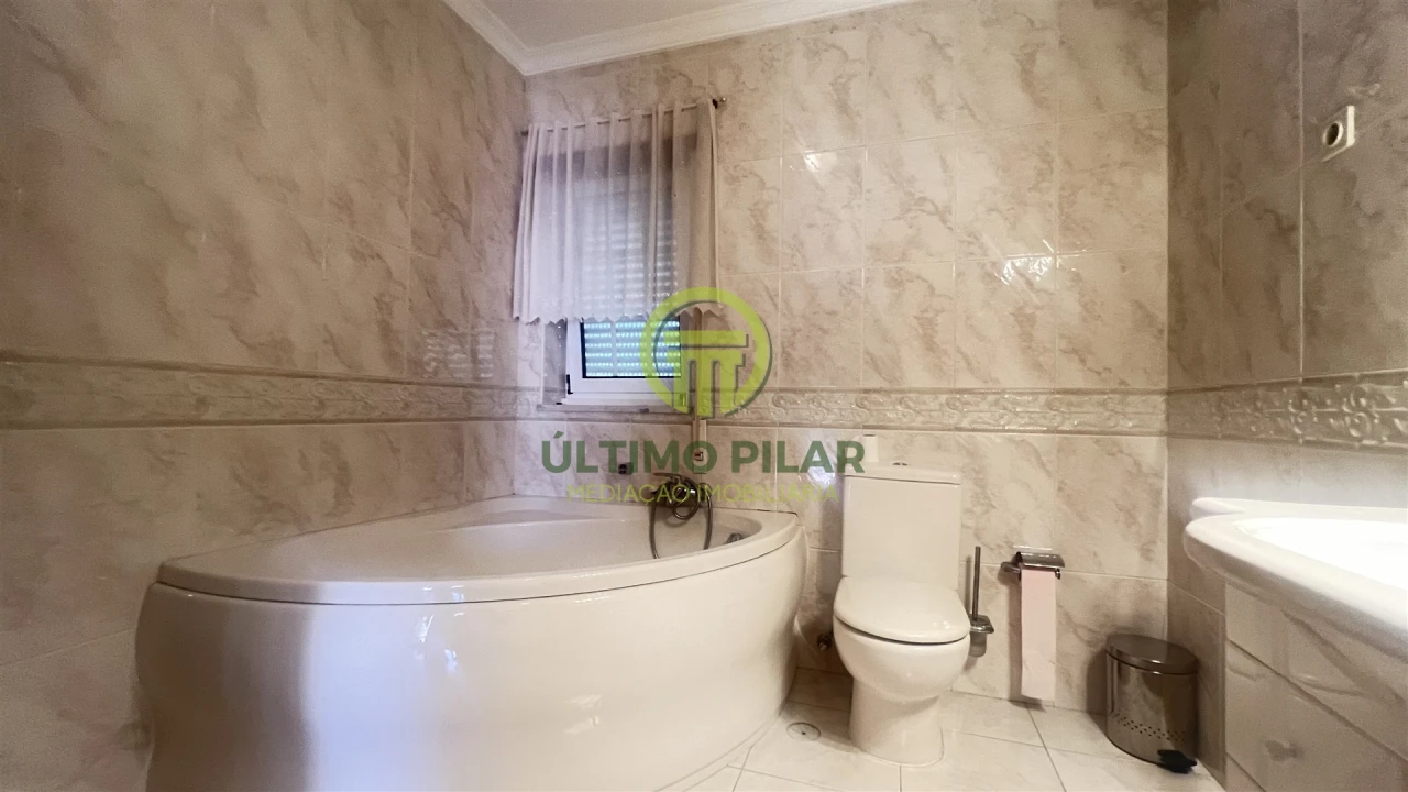 Moradia T4 para Venda em Sé, Santa Maria e Meixedo Foto 25