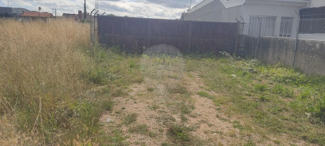 Terreno para Venda em Silvalde Foto 2