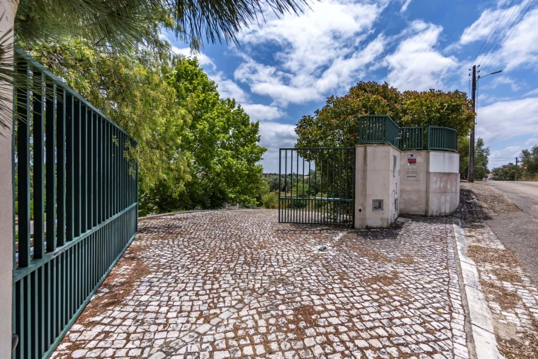 Moradia T7 para Venda em Abitureiras Foto 5